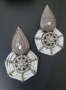 Metallic Earing With Beads