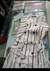 New Korean White Collar Dress With Black Strip