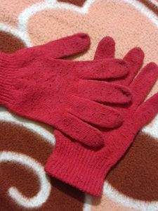 Red Knit Gloves