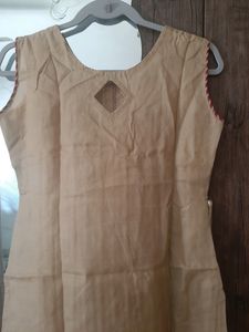 NEW DESINER SLEEVELESS  KURTA AND CHUDIDAR SET❤🤎