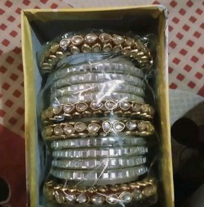 Flash Sale: Bangle Set With Acrylic Glass Studded