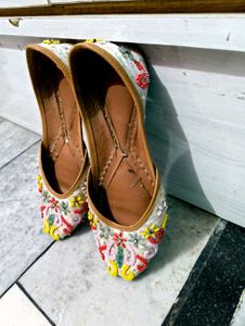 Embroidered Ethnic Jutti