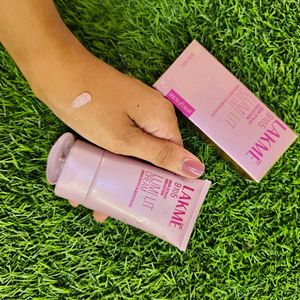 Lakme Moisturizer Highlighter