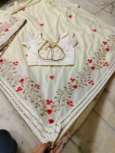 Elegant Embroidered Saree with Blouse 🤩