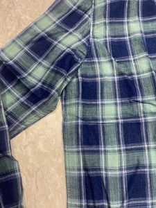 Levi’s.  Shirt 👔