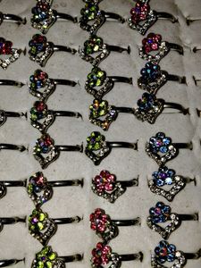 Vintage Flower Rhinestone Rings At @150