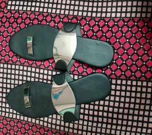 Sleek Black &amp; Silver Toe Ring Sandals