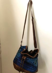 Fastbrack smart sling bag