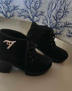 Black Aesthetic Boots 👢