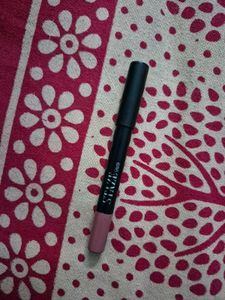 STAZE Pout Matte Lip Crayon Shade 01 Nude Whisper