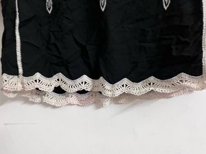 Embroidered Black Top🖤🤍