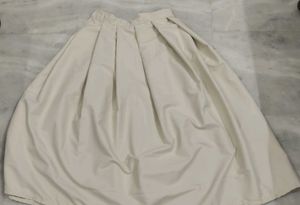 beige pleated skirt