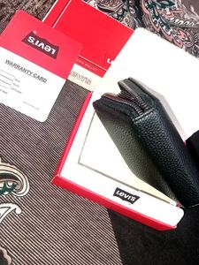 Levi&#39;s Men&#39;s Wallet - New in Box