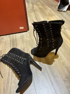 Black Lace-Up Toe Heels