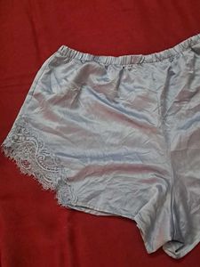 padded  top n satin short  in imported fabric