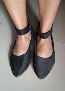 Cute Bowed Black Bellies