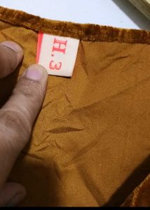 velvet design top more fluffy sleevs..