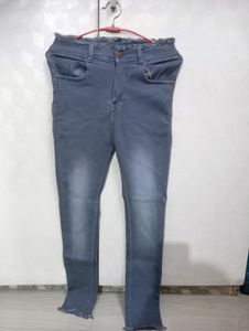 Frayed Hem Skinny Jeans