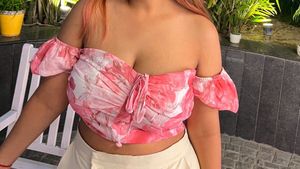 New Urbanic Sweetheart Neck Pink Crop Top