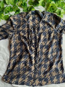 GAP Women’s Navy and Tan Shirt
