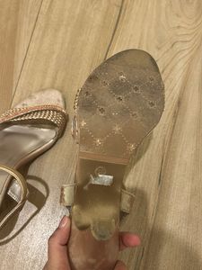 Metro Heels (UK 4)