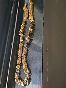Elegant Gold Chain Necklace