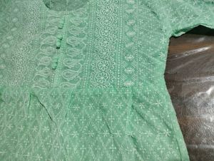 Chikankari Short Kurti 🪞