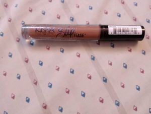 NYX  full color slip tease lip oil