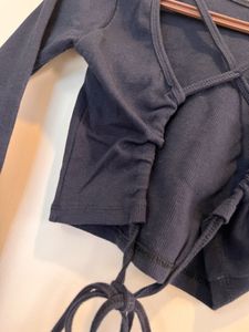 Long Sleeve Tie back Crop Top (xs to s)