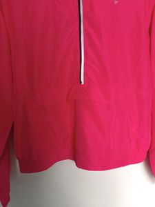 women windsheeter for gym.