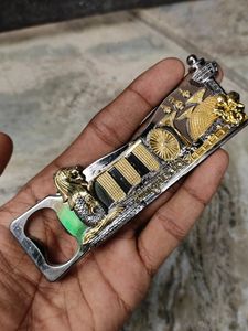 Singapore Brand Bottle Opener Wit Magnet