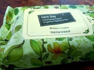 Herb Day Cleansing Tissue Wipes