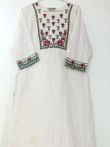 🌸 White Embroidered Kurti 🌸