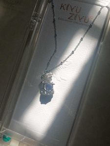 Neckpiece