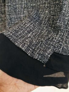 Chic Black &amp; White Top