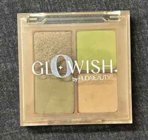 Huda beauty mini moss palette