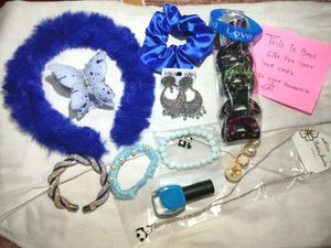 Blue Gift Hampers For Your स्त्री 💙