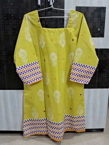 Set of 4 Women&#39;s Kurtis