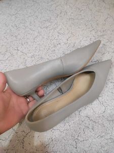 H&amp;M Grey heels