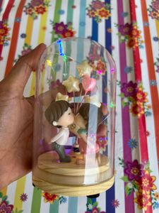 Couple Kissing Dome Showpiece