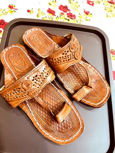 Royal Khwaab Men&#39;s Kolhapuri Chappal/Slipper/Sandal/Handcrafted 100% Genuin Leather (Kapshi Shape) Brown