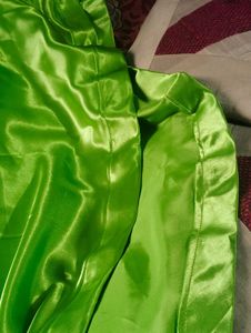 Lime Green Satin Skirt Totaly New Size Issues