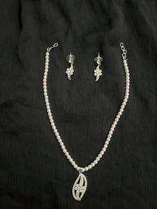 Pearl Necklace &amp; Earring Set