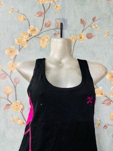Sporty Black Top With Bra Attached