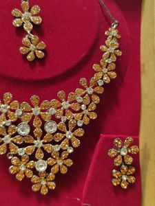 Peach Flower Necklace Set With Box