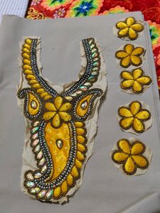 Beautiful 💛 Yellow Necklace Patch With 5 Flower