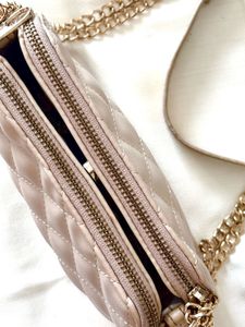 Nude Dressberry Crossbody Bag with gold chain deta