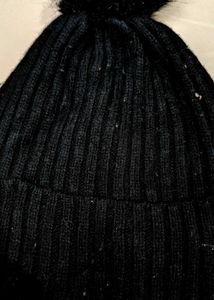 KNIT POMPOM BEANIE