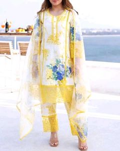 beautiful  ⭐ lace detail pakistani Suite