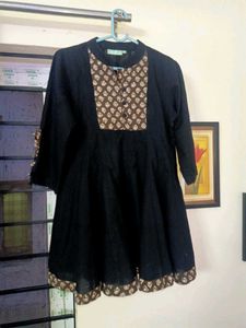 Women&#39;s Black Floral Print A- Line Tunic